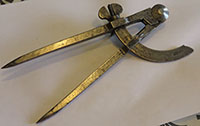 Pair of dividers